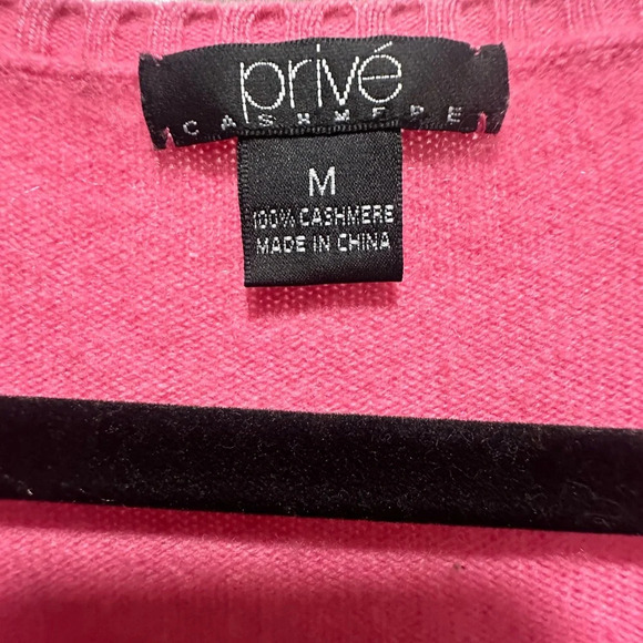 PRIVE 100% Cashmere Bubblegum Pink Sweater Size Medium EUC - Picture 3 of 3